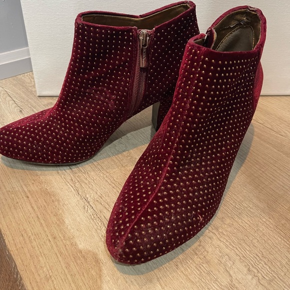 Velvet Burgandy’s ankle boots - Picture 6 of 6